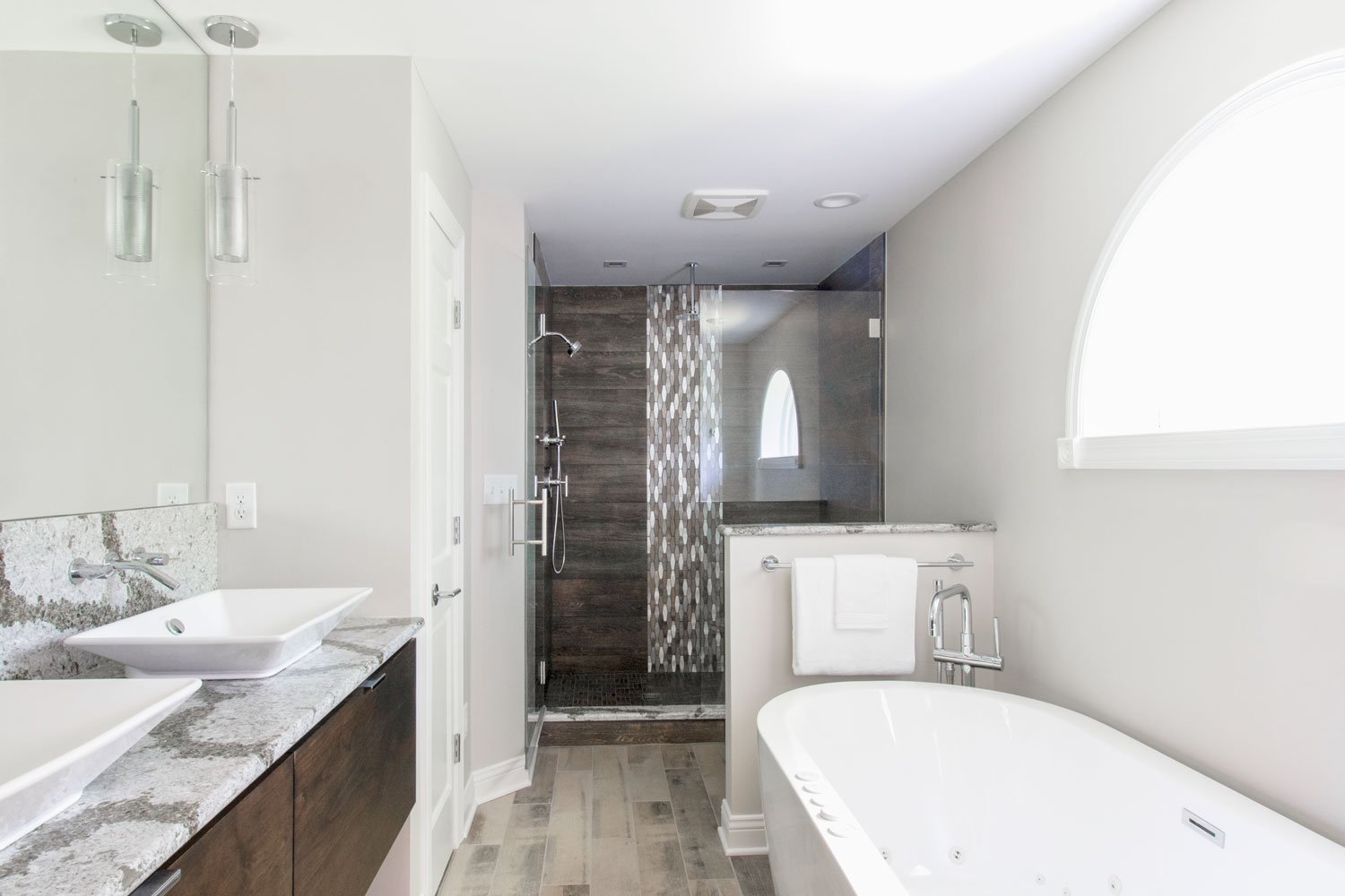 12 Bathroom Quartz Countertop Ideas for a Luxurious Look